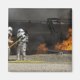 Íman Os sapadores-bombeiros neutralizam um fogo vivo