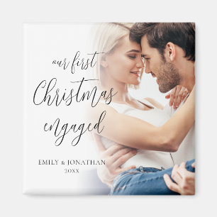 Íman Our First Christmas Engaged Photo Names Keepsake