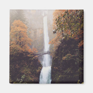 Íman outono em Multnomah Falls, OU