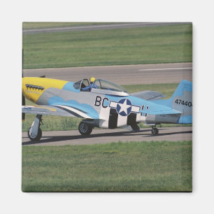 Íman P-51 D norte-americano Dazzling Donna no