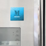 Íman Padrão de malha geométrica ciano azul Monograma<br><div class="desc">Monograma Personalize com seu nome e inicial personalizados. O padrão geométrico do gradiente ciano azul triangular ombre. Malha geométrica triangular com design de gradiente máximo legal.</div>