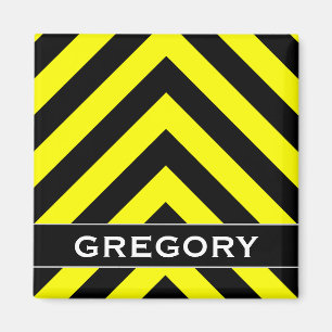 Íman Padrão Preto e Amarelo semelhante a Chevron + Nome