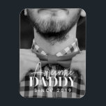 Íman Pai Incrível Desde 20XX Foto Elegante Simples<br><div class="desc">Esta design simples e moderna é composta por tipografia serif e cursiva e adiciona uma foto personalizada</div>