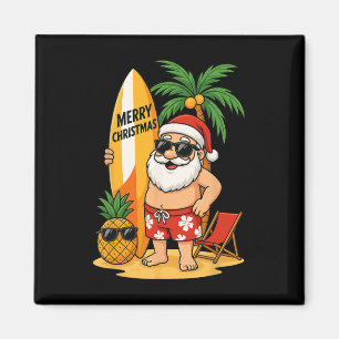 Íman Papai Noel engraçado surfando na praia de verão Na