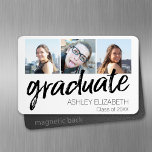 Íman Parabéns Mais velho 3 Foto para Graduação<br><div class="desc">Adicione 3 fotos, além do nome e ano do formando. O formando está em uma fonte moderna e russa escrita à mão que pode ser usada para as caras ou meninas. Mostre ao estilo as fotos do seu Mais velho. Celebrar os formandos com uma festa de jardim para adolescentes ou...</div>