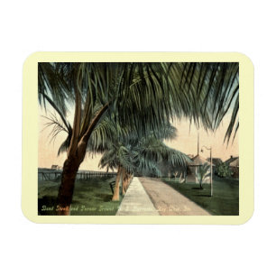 Íman Parade Ground, Barracks, Key West FL Vintage Postc