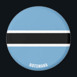 Íman Patriótico Armador de Bandeira do Botsuana<br><div class="desc">O Magneto Patriótico do Botswana Flag Charming com a bandeira Botsuana exibida por todo o ímã. O nome do país é sutilmente integrado no design na parte inferior. O texto é totalmente personalizável usando o recurso "Personalizar!". Este belo Magnet Botsuana é o presente na moda para qualquer ocasião. © 2021...</div>