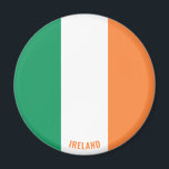 Íman Patriótico de encantamento da bandeira da Irlanda<br><div class="desc">Irish Flag Charming Patriotic Magnet, com a bandeira da Irlanda, por todo o ímã. O nome do país é sutilmente integrado no design na parte inferior. O texto é totalmente personalizável usando o recurso "Personalizar!". Este belo irlandês Magnet é o presente na moda para qualquer ocasião. © 2022 PaísesDoMundo</div>
