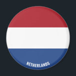 Íman Patriótico de encantamento de pavilhão neerlandês<br><div class="desc">O Magnet Patriótico do Sinalizador Holandês, com a bandeira holandesa, foi exibido por todo o ímã. O nome do país é sutilmente integrado no design na parte inferior. O texto é totalmente personalizável usando o recurso "Personalizar!". Este belo Magnet Holandês é o presente na moda para qualquer ocasião. © 2022...</div>