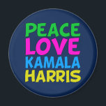 Íman Peace Love Kamala Harris<br><div class="desc">Bonita Paz Amor Kamala Harris imã para um democrata progressista que ama designs políticos coloridos e divertidos. Votem em Kamala para presidente nas eleições de 2024. Um design liberal divertido em cores brilhantes.</div>