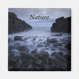 Íman Pebolhas e Rochas ao longo do ímã da linha costeir