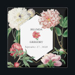 Íman Pêonias Cor-de-Água Flores Negras<br><div class="desc">Uma bela design de casamento de peões brancos e cor-de-água, cor-de-rosa, com moldura geométrica dourada sobre fundo preto. Um design único que usa florais de peônias botânicas antigas em tons de cor rosa e branco. Um elegante design floral de peões cor-de-rosa e brancos com um traço de verde. Um quadro...</div>