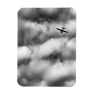 Íman Pequeno Avião Voando no Céu Nublado Foto