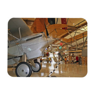 Íman Pessoas visitando o Museu Nacional da Aviação Nava