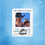Íman PHOTO Cruise de Aniversário de Casamento PERSONALI<br><div class="desc">Foto do Aniversário do Casamento Cruise PERSONALIZE Magnet. Esta FOTO DE MARCADOR PORTÁTIL CRUISE MAGNET, é criada para aqueles que estão se preparando para aquele CRUISE ANIVERSÁRIO especial, Simples, mas Elegante. Feito como um MODELO, para permitir que você faça isso seu! No espaço limitado fornecido, mude a redação para torná-la...</div>