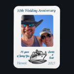 Íman PHOTO Cruise de Aniversário de Casamento PERSONALI<br><div class="desc">Foto do Aniversário do Casamento Cruise PERSONALIZE Magnet. Esta FOTO DE MARCADOR PORTÁTIL CRUISE MAGNET, é criada para aqueles que estão se preparando para aquele CRUISE ANIVERSÁRIO especial, Simples, mas Elegante. Feito como um MODELO, para permitir que você faça isso seu! No espaço limitado fornecido, mude a redação para torná-la...</div>