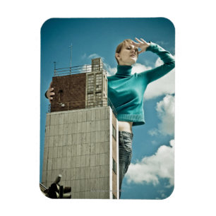 Íman photomontage da rapariga no tiro da cidade