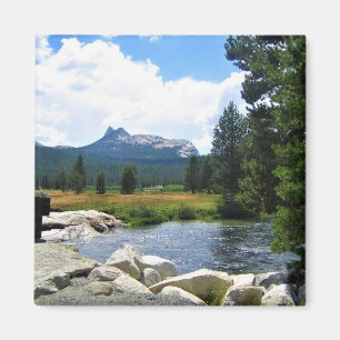 Íman Pico da Catedral em Tuolumne Meadows, Yosemite, CA