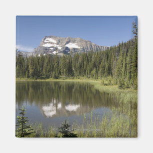 Íman Pico de montanha refletido em um lago