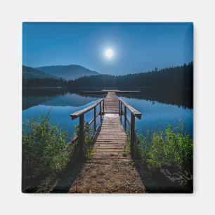 Íman Píer à noite sob lua cheia