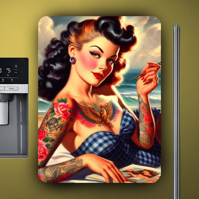 Íman Pin-up de Praia Tatuada Vintage (Criador carregado)