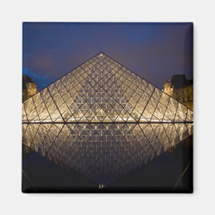 Íman Pirâmide do Louvre pelo arquiteto I.M. Pei em