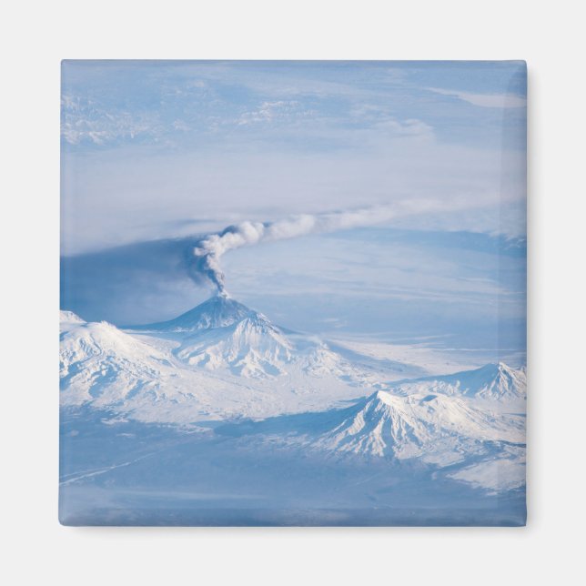 Íman Pluma Emanando Do Vulcão Kliuchevskoi. (Frente)