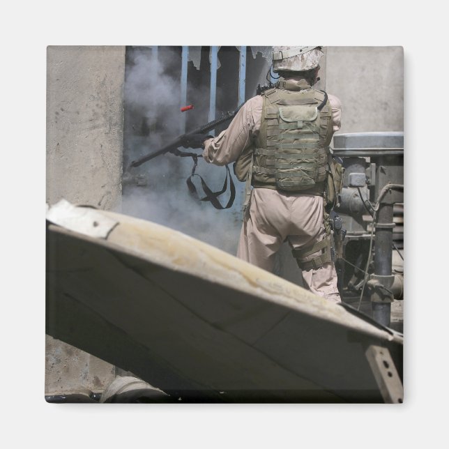 Íman Polícia militar usa rodada violenta (Frente)