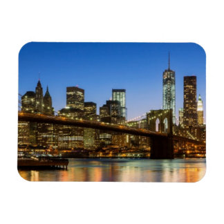 Íman Ponte de Manhattan e Brooklyn ao anoitecer