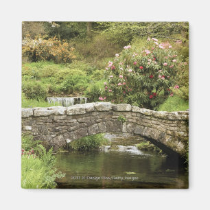 Íman Ponte de pedra velha através de um córrego no