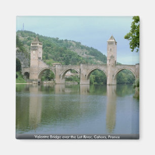 Íman Ponte de Valentre sobre o rio do lote, Cahors,