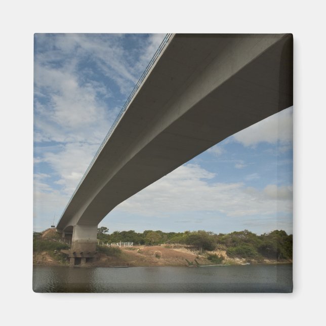 Íman Ponte entre a Guiana e o Brasil sobre Takutu (Frente)