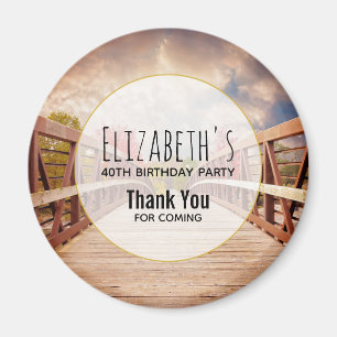 Íman Ponte rustica de madeira no campo de aniversário