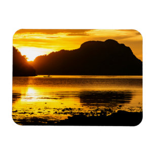 Íman Pôr do sol dourado sobre a baía