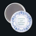 Íman Porcelain Blue Floral Weding Favor<br><div class="desc">Um elegante design de casamento com design floral azul,  sósia de porcelana e caligrafia elegante que você pode personalizar com seus detalhes.</div>