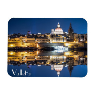 Íman Porto da cidade antiga de La Valetta à noite