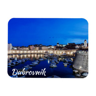 Íman Porto de Dubrovnik e paredes iluminadas à noite