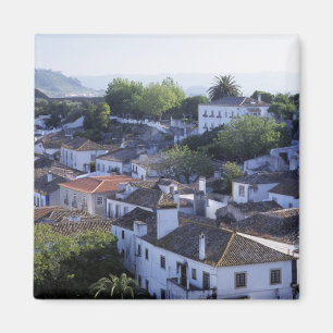 Íman Portugal, Obidos. Vista elevada de casas caiadas