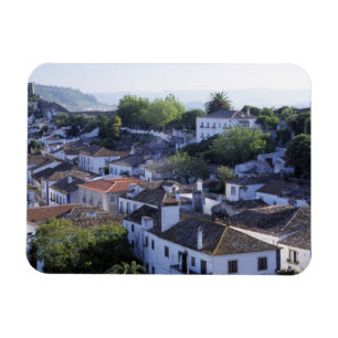 Íman Portugal, Obidos. Vista elevada de casas caiadas