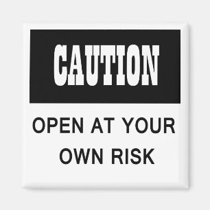 Íman Precaução engraçada aberta na sua porta do frigorí