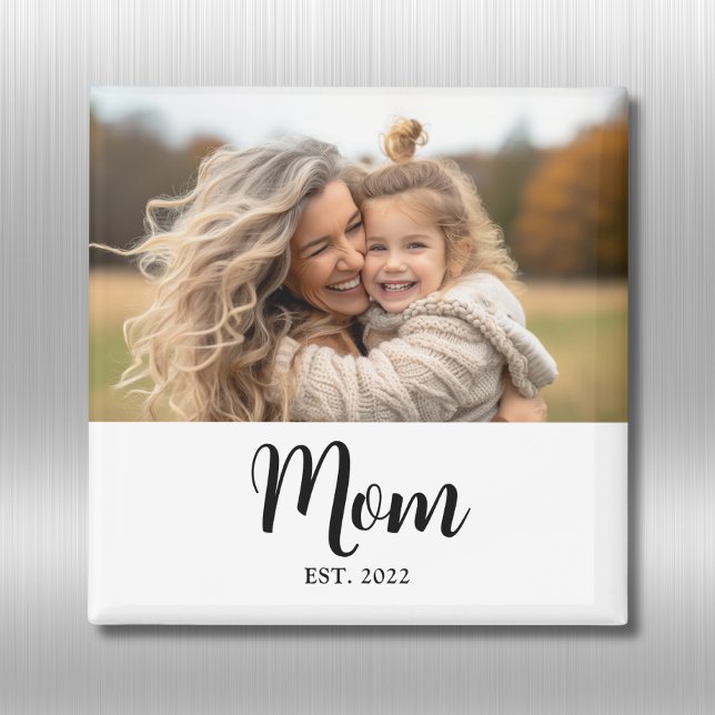 Íman Presente de Texto de Roteiro de Foto Estabelecido  (Mom established fridge magnet with elegant personalizable black script and customizable photo)