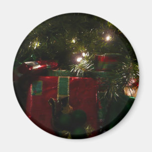 Íman Presentes sob o Natal em árvore