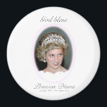 Íman Princesa deus abençoe Diana - Lembrança<br><div class="desc">HRH Diana, Princesa do País de Gales. Texto: Princesa Deus abençoe Diana 1rua de julho de 1961 - 31 de agosto de 1997. Foto profissional importada do arquivo de câmera original para garantir a melhor qualidade de imagem em seus produtos de presente. Copyright © Picturestation 1985/2010 todos os direitos reservados....</div>