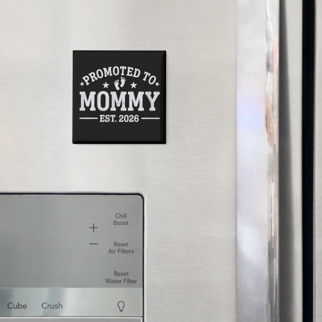 Íman Promovida para Mamãe est. 2026 Anúncio de Bebê Mam (In Situ (Fridge))