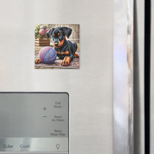 Íman Puppy Preto e Tan Adorável com Bola de Yarn