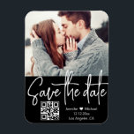 Íman qr código preto foto de casamento branco salvar da<br><div class="desc">qr código branco moderno manuscrito preto Imã salve a data de fotos de fundo preto personalizado. você pode mudar a cor de fundo e a cor e o estilo da fonte.</div>