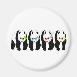 Íman Quatro Pandas vestindo óculos
