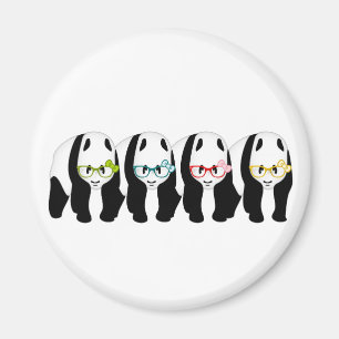 Íman Quatro Pandas vestindo óculos