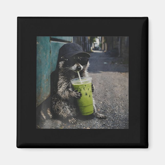Íman Raccoon drinking matcha latte funny animal meme me (Frente)