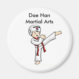 Íman Rapaz do imã chutando